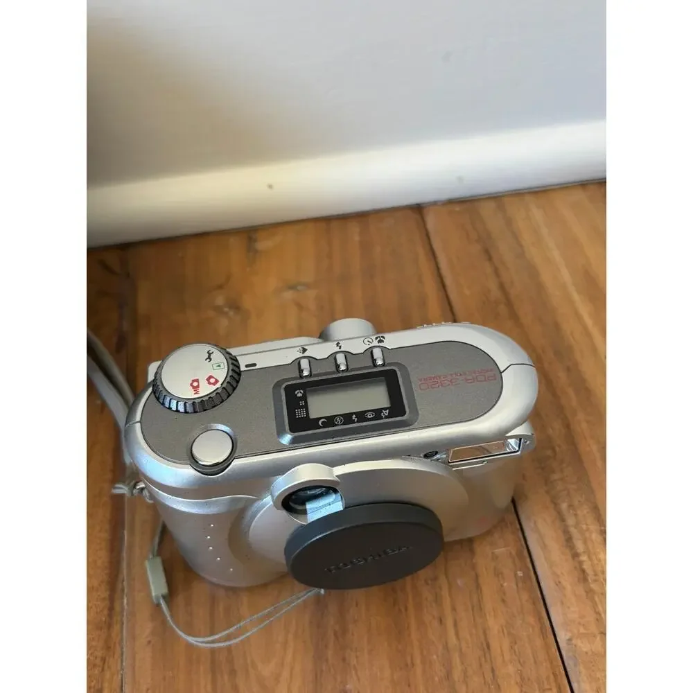 Toshiba PDR- 3320 3.2 MP Digital Camera